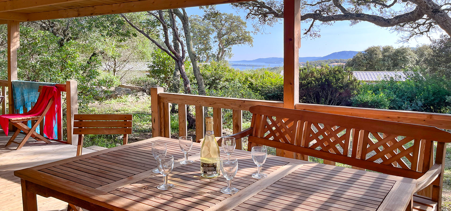Camping la vetta location MH superieur 3CH XXL terrasse vue mer table